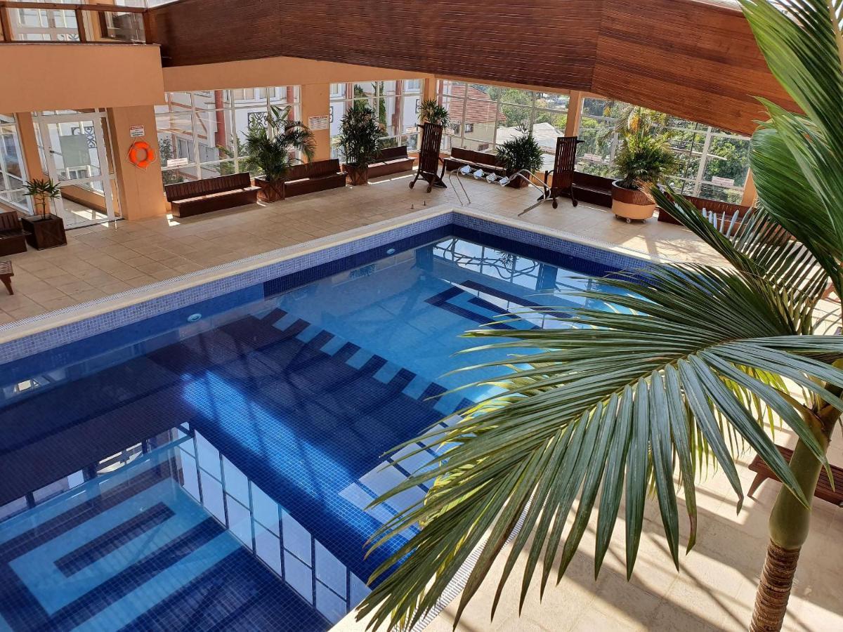Apto No Centro De Gramado Com Piscina Termica Exterior photo